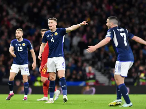 "Mad dog" tỏa sáng bất ngờ, Ten Hag mở cờ trong bụng