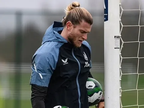 Người bạn đời động viên Loris Karius trước giờ G