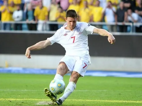 Cựu tiền đạo Atletico nhận lương... 1 euro