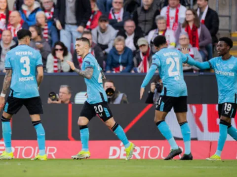 Đánh bại Cologne, Leverkusen bỏ xa Bayern Munich 10 điểm