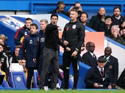 Arteta và Potter xung đột ngoài đường pitch