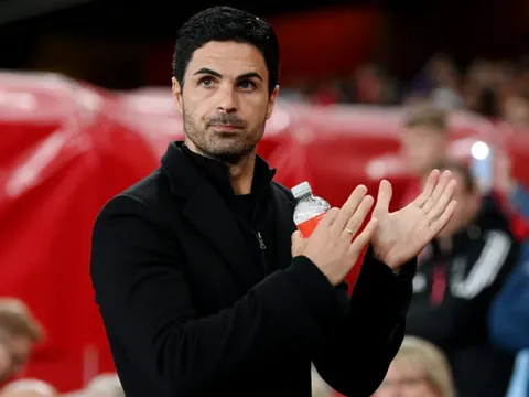 "Arsenal rất quan tâm đến Mudryk"