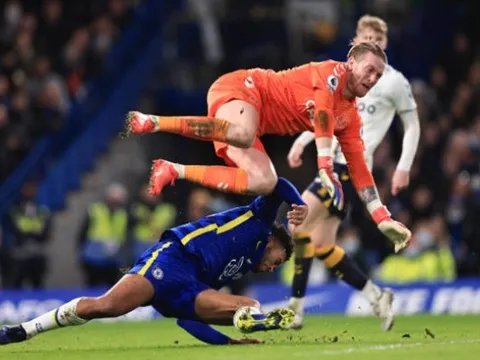 Sao đối thủ lên đồng, cân 1 điểm mặc sức Chelsea bắn phá