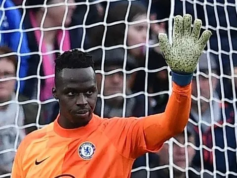 Mendy làm Tuchel phát cáu ngoài đường biên