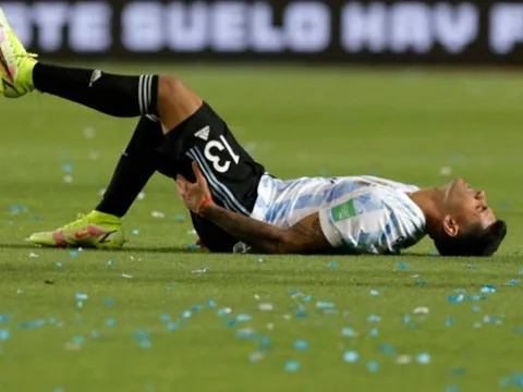 Sao Tottenham cosplay Kepa, Vinicius gắp bóng hoa mỹ sau khi bị Di Maria xâu kim