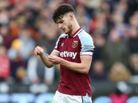 4 điều có thể bị bỏ lỡ trận West Ham 3-2 Chelsea: Mảnh giấy của Moyes, Rudiger giận 1 đồng đội