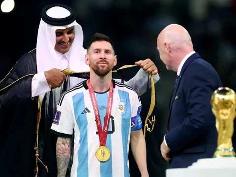 FIFA vi phạm nguyên tắc của chính mình khi để Messi mặc bisht