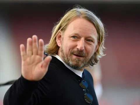 Người cũ Arsenal được Ajax chào mời