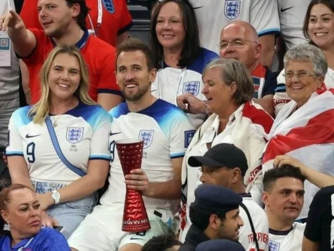 WAGs Anh gặp vấn đề khó tin khi sống trên du thuyền tỷ bảng