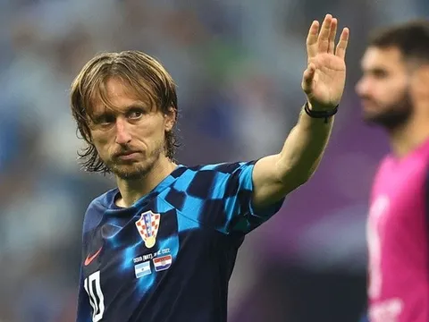 Messi được hưởng penalty, Modric gọi trọng tài là "thảm họa"