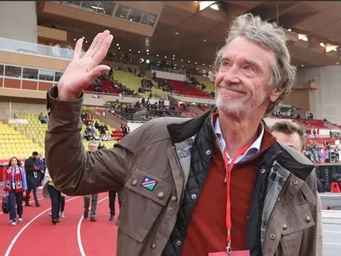 Tỷ phú đến Old Trafford, thuyết trình mua Man Utd