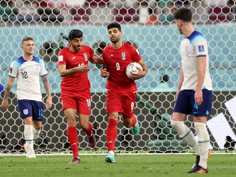 Điên rồ! Trận Anh 6-2 Iran có tới 28 phút bù giờ