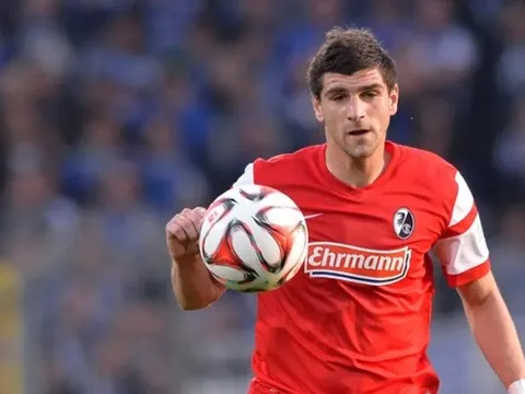 Có một Mitrovic khác đang khiến Barca mê mẩn