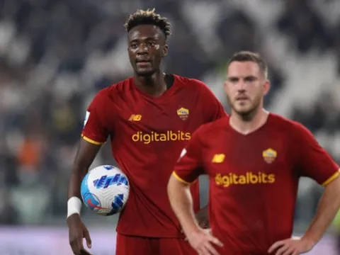 Abraham giành sút penalty với đồng đội, Mourinho nói gì?