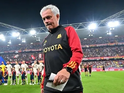 Lời nguyền ác mộng đeo bám Jose Mourinho