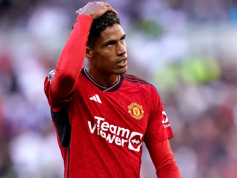 M.U ra giá bán Varane cho Bayern
