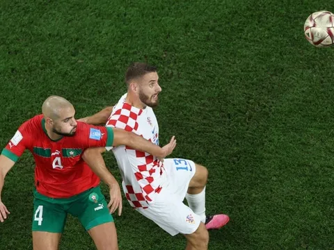 Ngã ngửa vụ Amrabat tới Man Utd