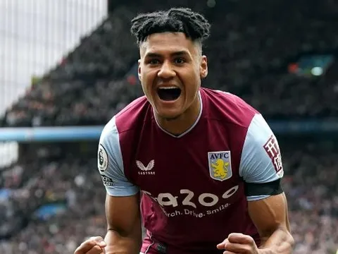 Agbolahor khuyên Arsenal mua sao Aston Villa