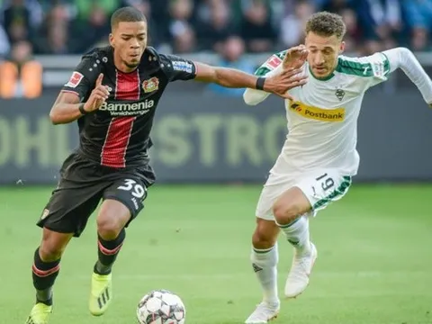 Người trong cuộc tiết lộ Bayern từng mua hụt hậu vệ "ôm 2 biên như 1"