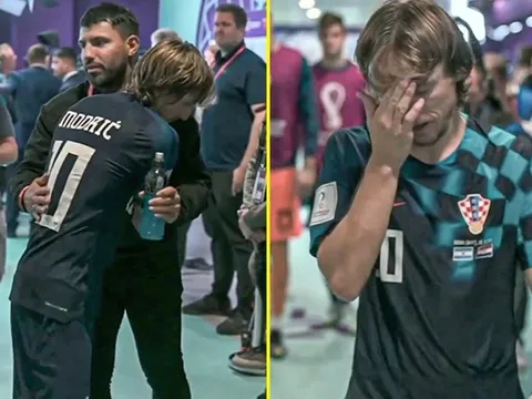Aguero an ủi Modric