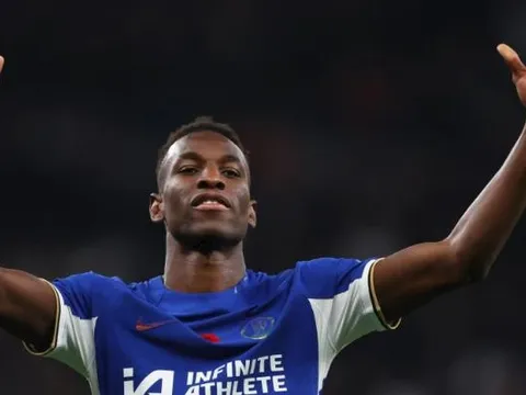 Alan Pardew chê bai cầu thủ Chelsea