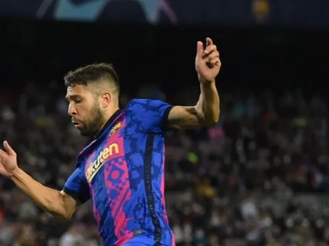 Alba cảnh báo đồng đội trước El Clasico
