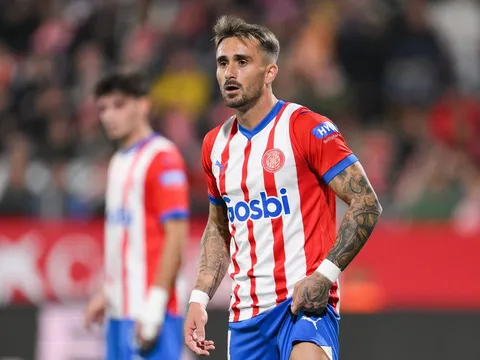 Thua 4 bàn, Barca phải mua đội trưởng Girona luôn và ngay