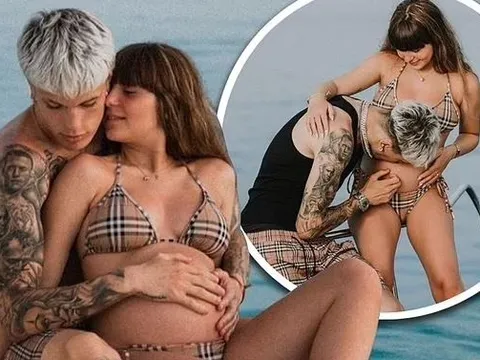 Alejandro Garnacho, 19 tuổi, khoe bụng bầu của bạn gái