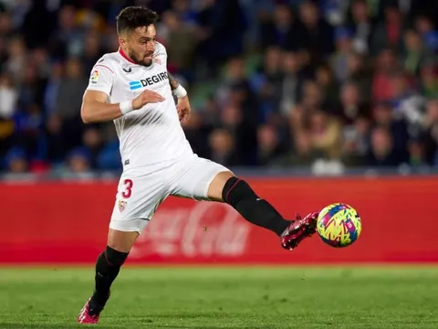 Alex Telles làm rõ tương lai