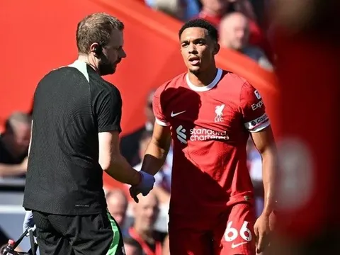 Alexander-Arnold mang hung tin gây nhức nhối