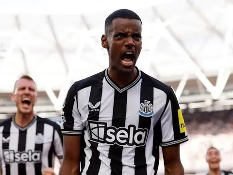 Alexander Isak có câu trả lời cho Arsenal