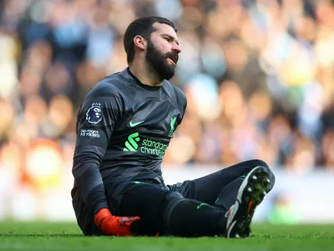 NÓNG! Liverpool nhận hung tin từ Alisson