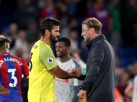 Alisson tiết lộ điều Klopp đã làm trong phòng thay đồ Liverpool