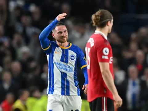 NÓNG! Man Utd đón cú sốc Mac Allister