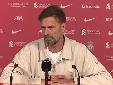 Alonso tuyên bố ở lại, Klopp ngay lập tức phản ứng