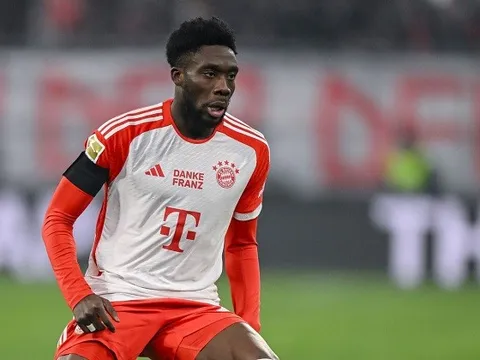 Hùm xám đưa ra thời hạn chót cho Alphonso Davies