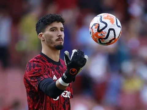 Altay Bayindir liệu có thể chớp lấy thời cơ?