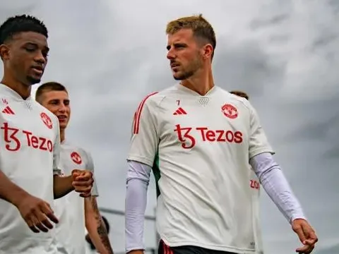 Alvaro Fernandez ngạc nhiên với tân binh M.U