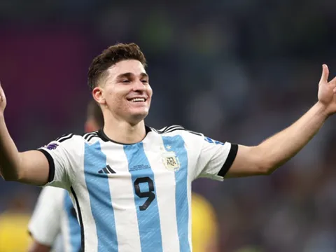 Món hời Julian Alvarez