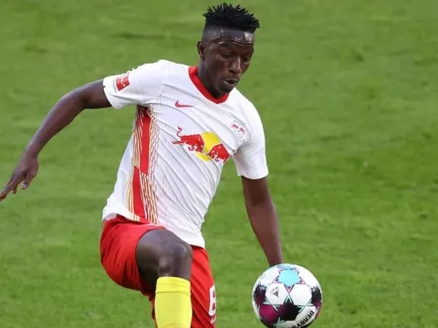 M.U trở lại với chữ ký hụt của Rangnick, sẵn sàng tới Premier League