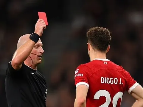 Án phạt đổ xuống đầu Liverpool