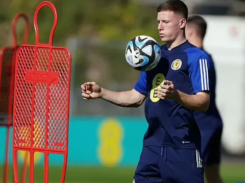 Southgate công khai 'chiêu mộ' ngọc quý Scotland