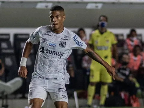 Milan chiêu mộ chân chạy cánh Brazil