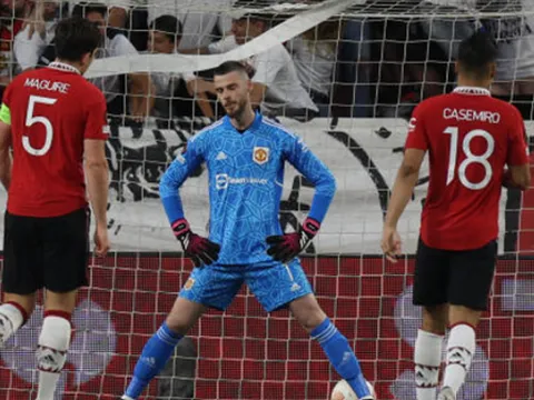 Hàng thủ thảm họa, Man Utd dừng bước ở Europa League