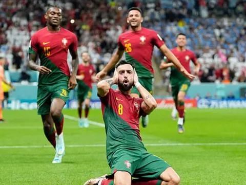 Fernandes lập cú đúp, Bồ Đào Nha chính thức giành vé đi tiếp
