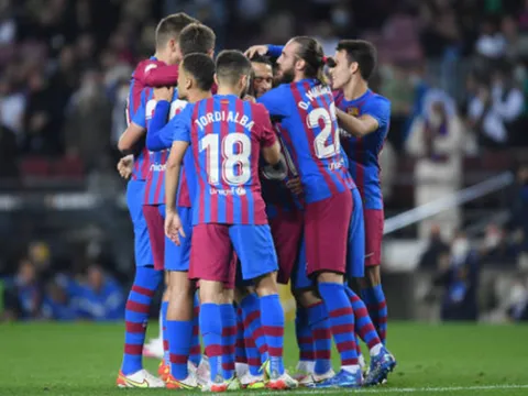 Depay lập siêu phẩm, Barcelona vẫn sa lầy trước Alaves