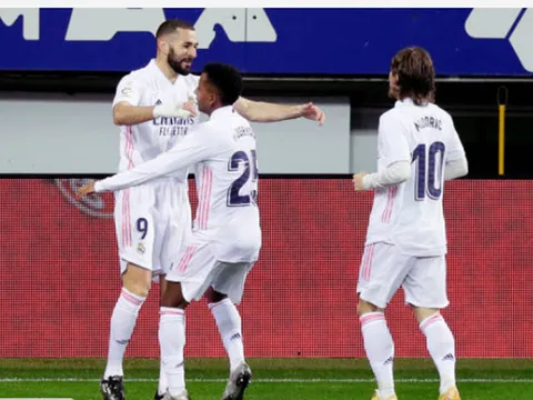 Benzema chói sáng, Real tuyên chiến với Atletico