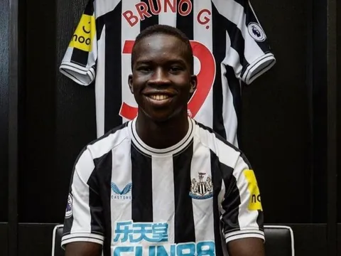 Anh trai cầu thủ Newcastle bị bắt sau một năm chạy trốn