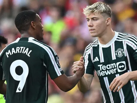 HLV cũ choáng với mức phí Hojlund cập bến Man Utd