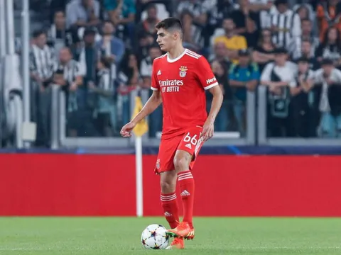 Thay Maguire, Man Utd chiêu mộ đá tảng tuổi 19